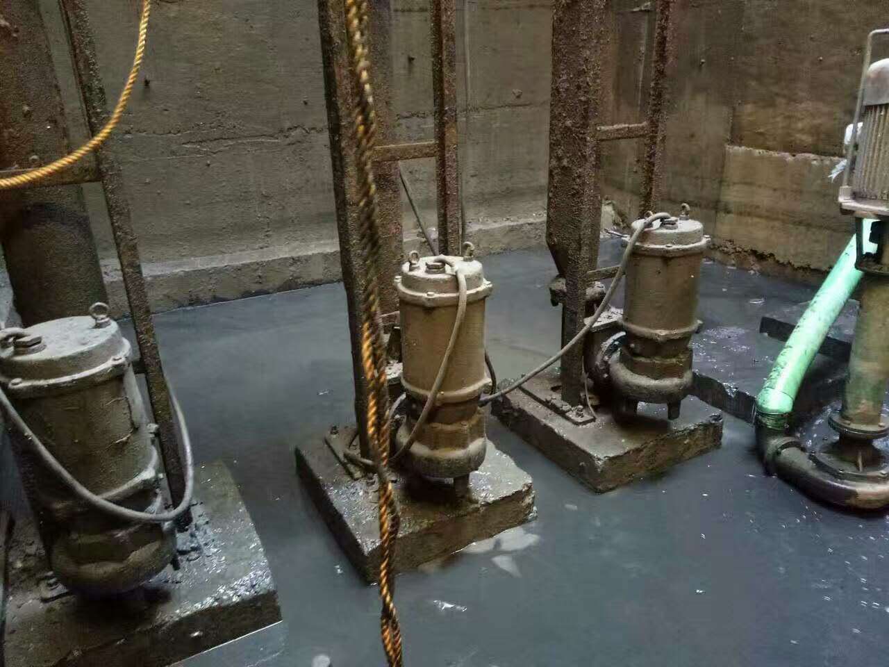 屯溪污水池清理